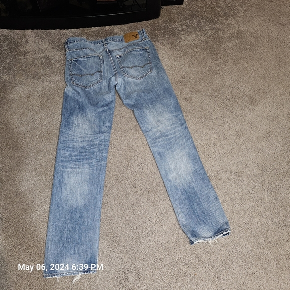 American Eagle destressed jeans - Picture 4 of 8